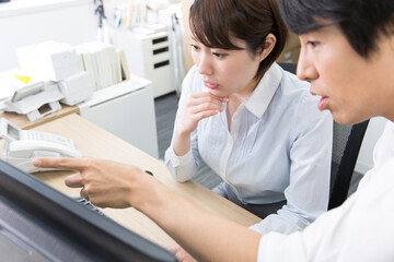 会話する上司と部下