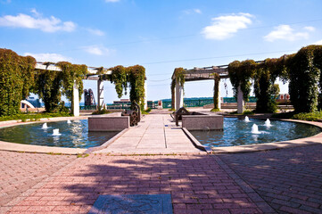 This plaza and fountain was created by Cliff Garten is located near the Mississippi River in...