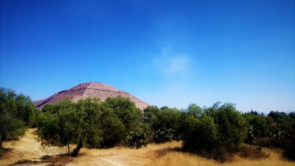 Naklejka premium Pirámide del Sol de la zona arqueológica de Teotihuacán - México