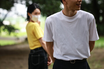 マスクを着けていない男性を嫌がる女性