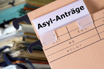 Ein Ordner mit dem Aufdruck Asyl Anträge