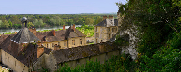 Fototapeta na wymiar Panoramique plongée sur le château et la Seine à La Roche-Guyaon (95780), Val-d'Oise en Île-de-France, France
