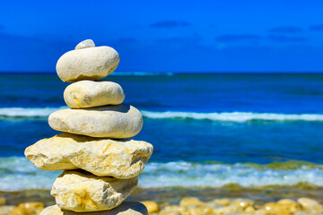stones on beach- zen, therapie, meditation concept