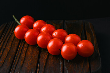 Fototapeta na wymiar red tomatoes on wooden background