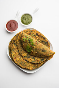 Palak paratha or Spinach flatbread&nbsp;is a Popular Indian breakfast menu