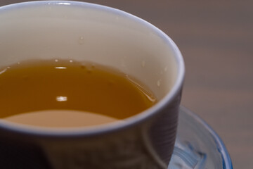 コップに入った冷たいお茶
