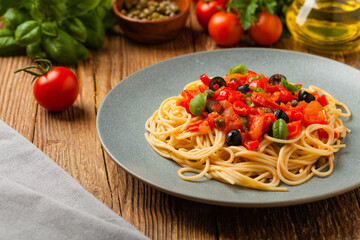 Italian spaghetti alla Pultanesca with tomatoes and olives. Served without meat and cheese.