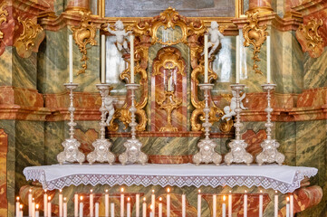 Detailansicht eines Seitenaltars der Wieskirche in Bayern