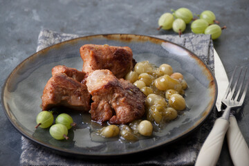 Fried pork with green gooseberry sauce