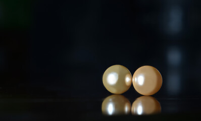 
pearl
A luxurious jewelry made of gold pearl