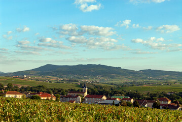 Le village de Cercié dans le vignoble du Beaujolais dans le département du Rhône en France