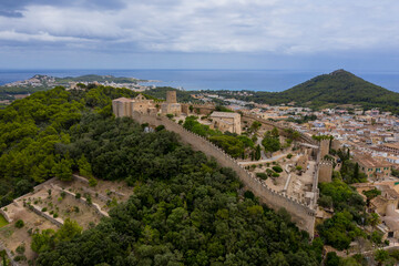 Fototapeta na wymiar the castle and town of Capdepera Mallorca