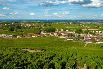 Fototapeta na wymiar Le village de Saint-Lager dans le vignoble du Beaujolais dans le département du Rhône en France
