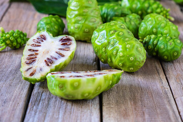 Fototapeta na wymiar Fresh Noni fruit on a wooden background