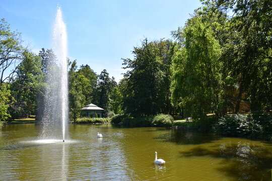 Teich mit Wasserfont&auml;ne im Kurpark von Bad Wildungen/Reinhardshausen