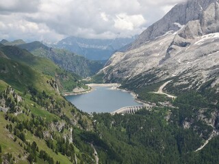 Fototapeta na wymiar Lago Fedaia - Marmolada - Montagna.