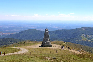 Denkmal auf dem Gipfel des Grand Ballon, mit 1.424 Metern der höchste Gipfel der Vogesen (Elsass,...