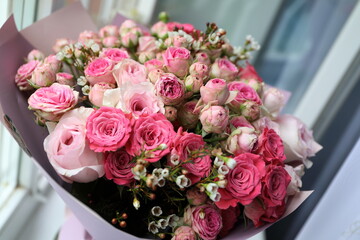 wedding bouquet of roses and wedding rings