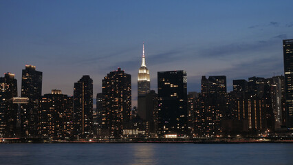 Obraz premium landscape of manhattan midtown night time 