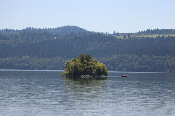 Jezioro Czorsztyńskie - wyspa © Monika
