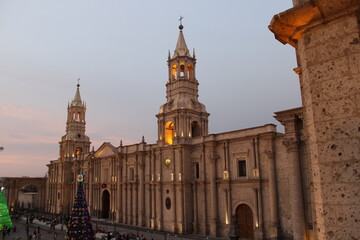 Fototapeta na wymiar Catedral de Arequipa, en la plaza de armas, Perú