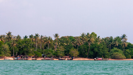 Fototapeta na wymiar Panorama of a tropical beach in Thailand from the sea