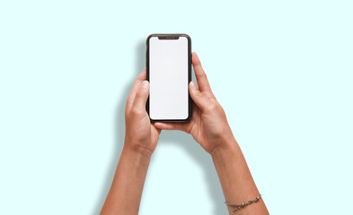 guardare telefono smartphone schermo telefonino 