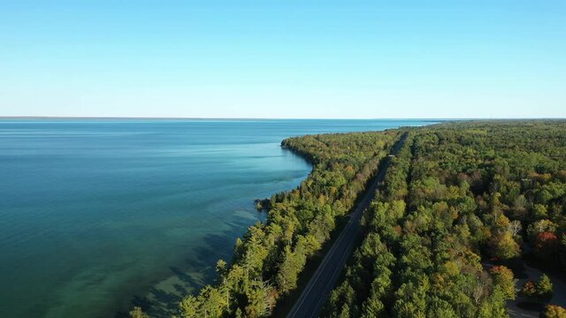 Title: The shore of Lake Superior in Northern Michigan
