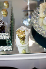 Miniature cake, flower decorations