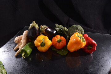Obraz na płótnie Canvas fresh vegetables on a black plate