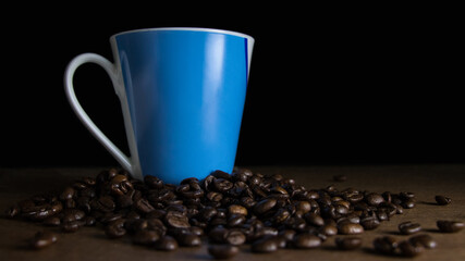 Taza de cafe y gotas de cafe