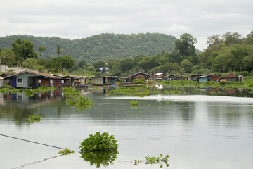 Obraz premium Life by the river in Thailand