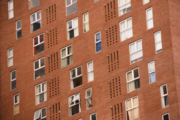 Edificio de ladrillos vistos © Guillermo