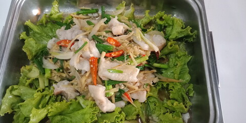 Vegetable salad, fruit, Vietnamese sausage, pork chops, chicken, corn is a spicy, colorful, appetizer and can lose weight.