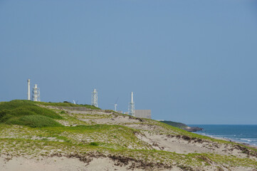 Fototapeta na wymiar 浜岡砂丘から見る原子力発電所