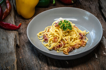 spaghetti with tomato sauce and basil