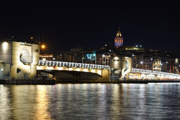 Obraz premium Galata Tower and goldenhorn view İstanbul