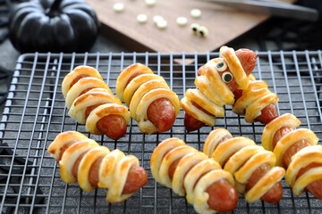 ハロウィン　ウインナーミイラの作り方