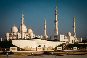 Fototapeta na wymiar Sheikh Zayed Grand Mosque in Abu Dhabi, the capital city of United Arab Emirates.