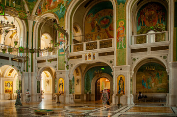 Fototapeta na wymiar Moscow / Russia 06/11/2020 According to the Russian tradition, the new cathedral is covered with paintings from ceiling to floor, but it amazes with its lightness, airiness and abundance of light. 