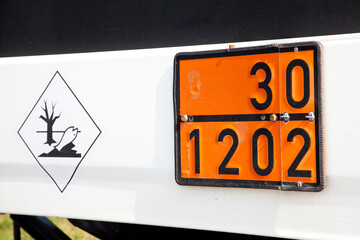 UN-Gefahrentafel mit 30-1202