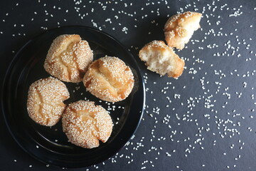 fried bread with sesame seeds
