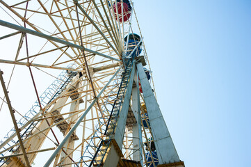 Metal old ferris wheel for rest