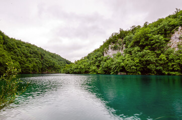 Fototapeta premium Idyllic mountain lake, Plitvice Lakes national park, Croatia