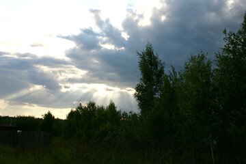 Obraz na płótnie Canvas rays of the sun through the clouds