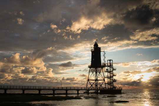 Sonnenuntergang bei Leuchtturm Obereversand