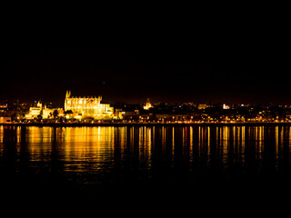Fototapeta na wymiar night view of the port of Mallorca 