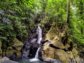 Wasserfall im Dschungel