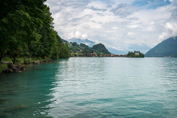 am Brienzersee mti Blick Richtung Iseltwald