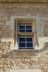 Fototapeta na wymiar Fenêtre sculptée médiévale